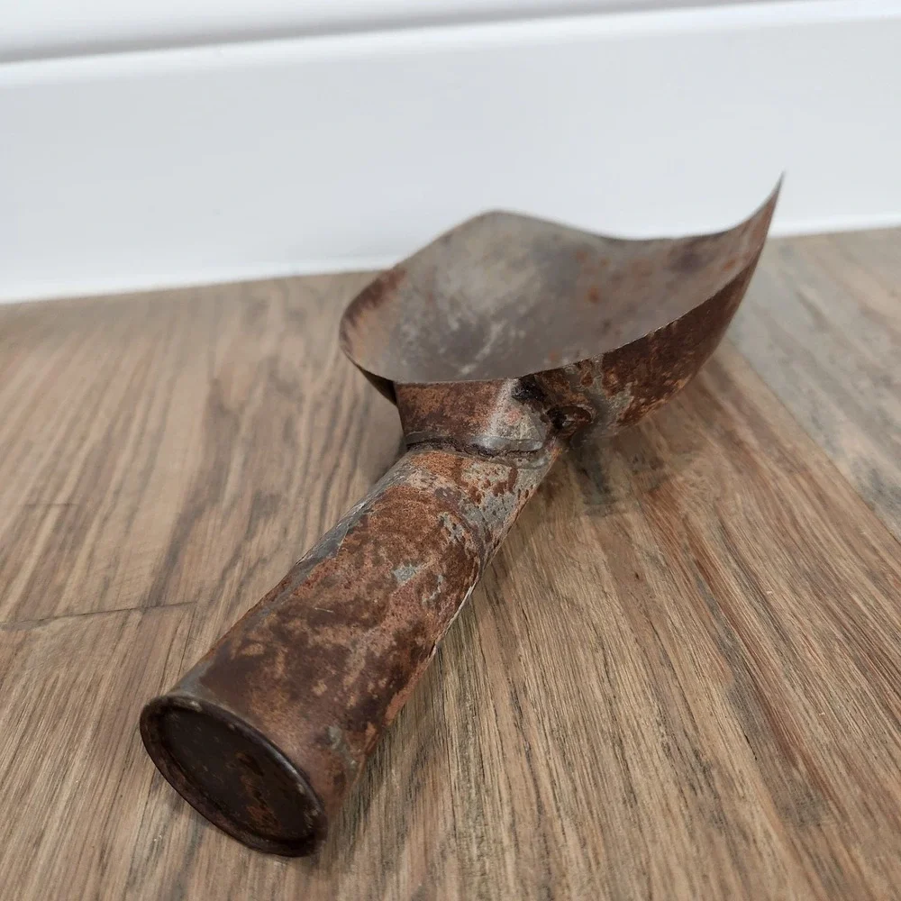 VTG Rusty‎ Crusty Metal Galvanized Grain Seed Feed LARGE SCOOP Farmhouse Decor